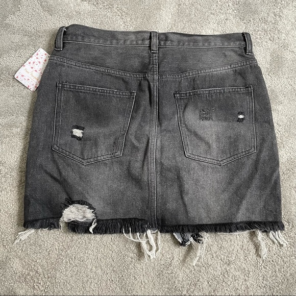Free People We The Free Black Relaxed & Destroyed Denim Mini Skirt NWT Size 28 - Picture 6 of 10